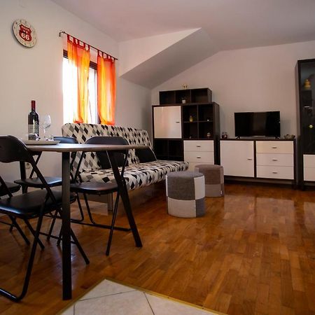 Apartment Kika Pula Exterior photo